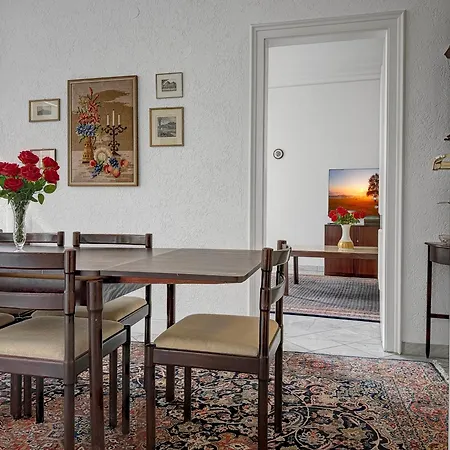 Zentrale Mit Balkon Fuer 10 Gaeste * 슈투트가르트