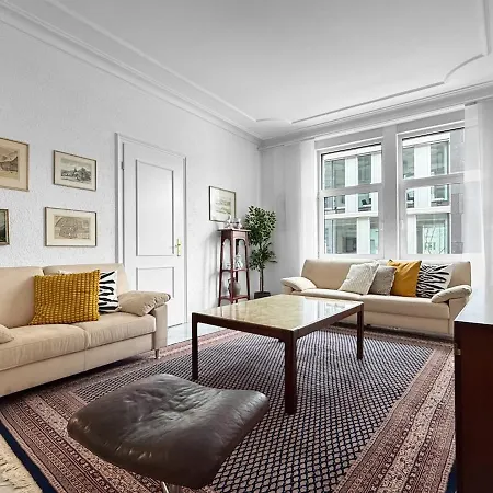 Zentrale Mit Balkon Fuer 10 Gaeste