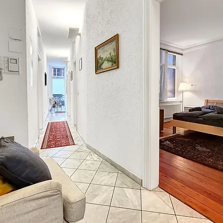 아파트 Zentrale Mit Balkon Fuer 10 Gaeste