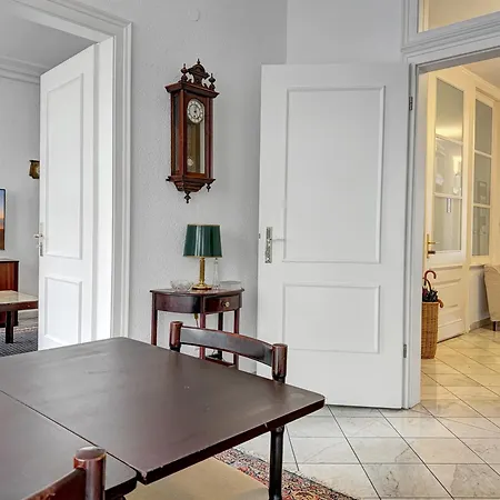 아파트 Zentrale Mit Balkon Fuer 10 Gaeste *