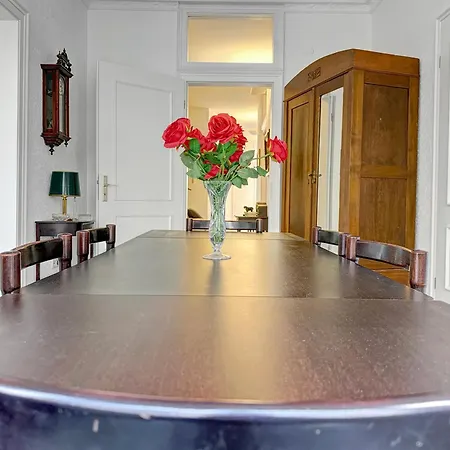 Zentrale Mit Balkon Fuer 10 Gaeste
