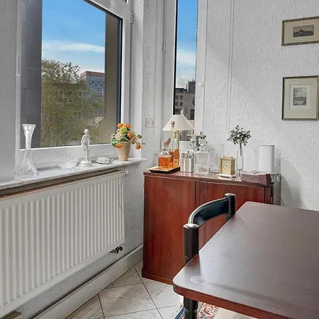 Zentrale Mit Balkon Fuer 10 Gaeste *