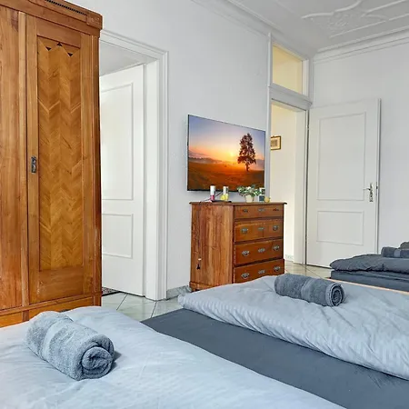 Zentrale Mit Balkon Fuer 10 Gaeste