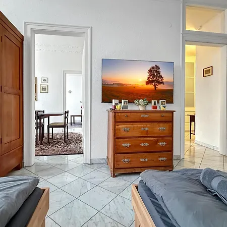 Zentrale Mit Balkon Fuer 10 Gaeste