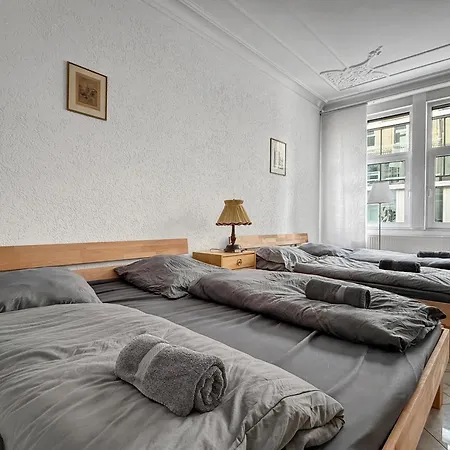 Zentrale Mit Balkon Fuer 10 Gaeste