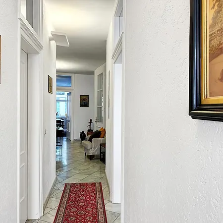 Zentrale Mit Balkon Fuer 10 Gaeste * 슈투트가르트