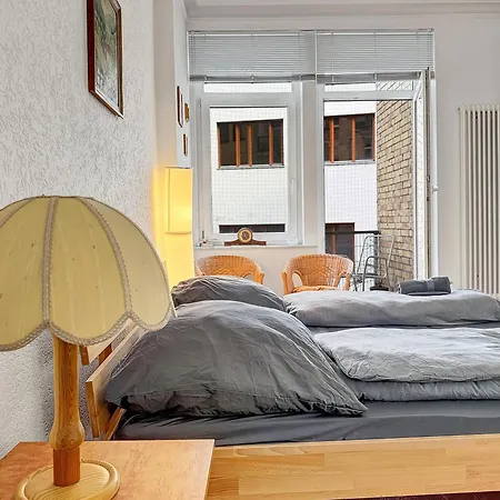 Zentrale Mit Balkon Fuer 10 Gaeste Διαμέρισμα