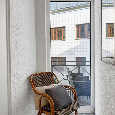 Zentrale Mit Balkon Fuer 10 Gaeste 아파트 *