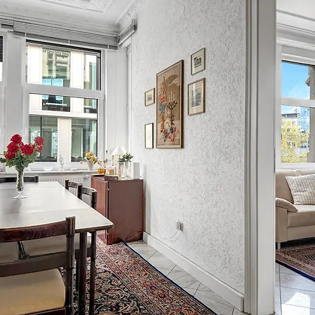 Zentrale Mit Balkon Fuer 10 Gaeste *