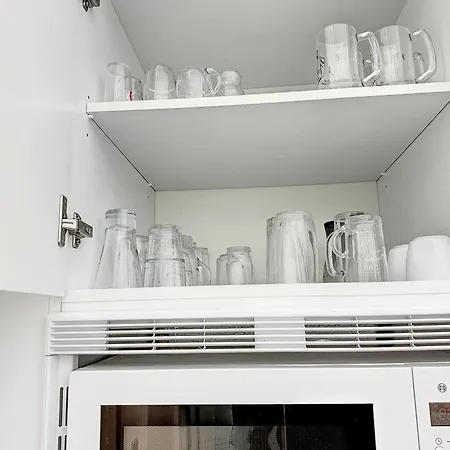 아파트 Zentrale Mit Balkon Fuer 10 Gaeste