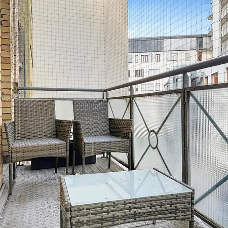 아파트 Zentrale Mit Balkon Fuer 10 Gaeste