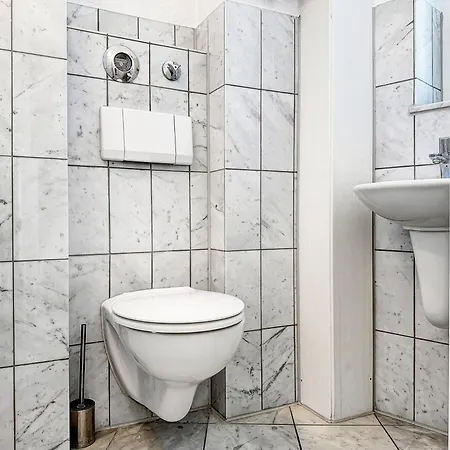 Διαμέρισμα Zentrale Mit Balkon Fuer 10 Gaeste *